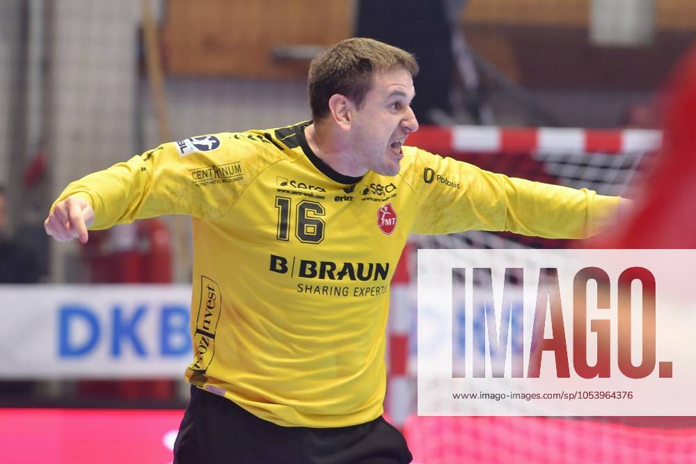 Cheers for Nebojsa Simic Goalkeeper MT Melsungen 16 , GER, MT Melsungen SC Magdeburg, Handball, 1 Bundesliga, Matchday 10, Season 2024 2025, 16 11 2024, GER, MT Melsungen SC Magdeburg, Handball, 1 Bundesliga, Matchday 10, Season 2024 2025, 16 11 2024 Kassel
