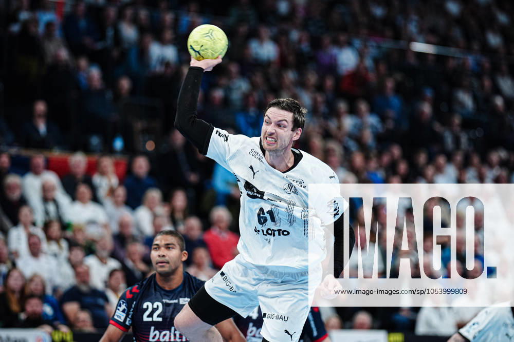 Throw Goal Hendrik Pekeler THW Kiel, 61 GER, THW Kiel vs SG Flensburg Handewitt, Handball, Bundesliga, Matchday, 10, Season 2024 2025, 17 11 2024 GER, THW Kiel vs SG Flensburg Handewitt, Handball, Bundesliga, Matchday, 10, Season 2024 2025, 17 11 2024 Kiel
