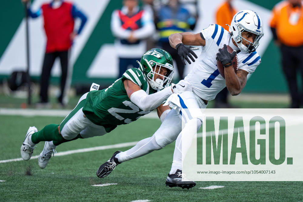 Indianapolis Colts wide receiver Josh Downs (1) runs with the ball for a touchdown as New York Jets cornerback Isaiah Oliver (23) is defending during the NFL, American Football Herren, USA football game, Sunday, Nov. 17, 2024, in East Rutherford. The Colts won 28-27. ( Cal Media) East Rutherford USA - ZUMAc04_ 20241117_zma_c04_068