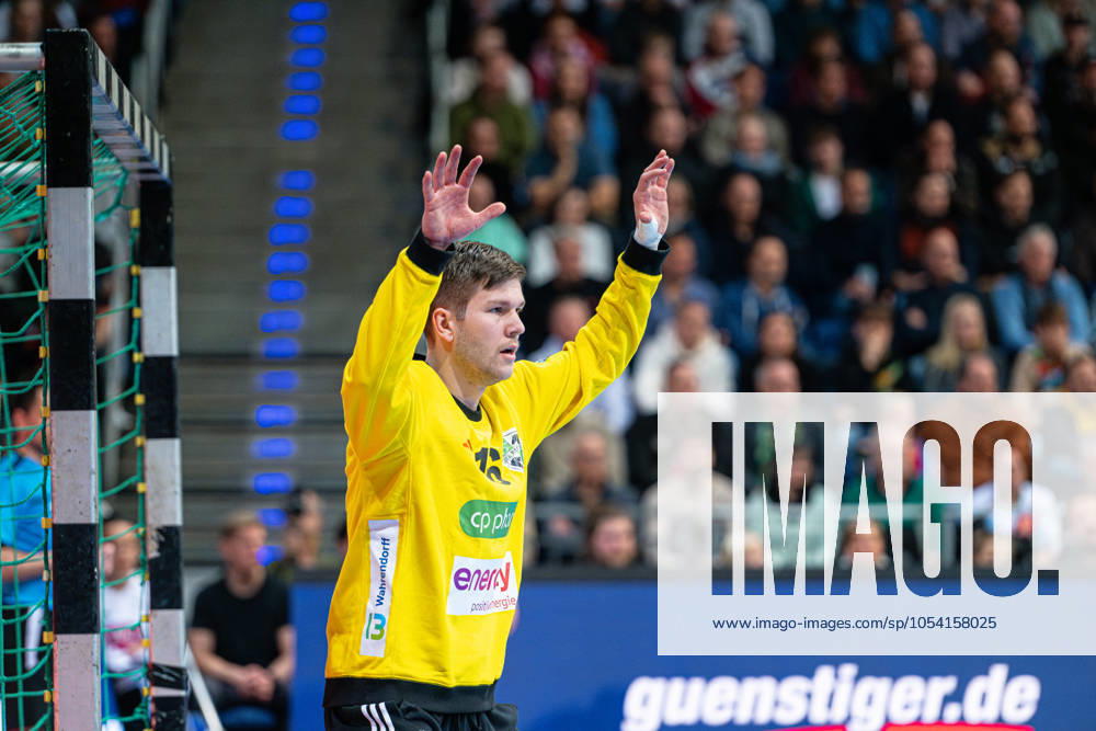 Simon Gade TSV Hannover Burgdorf, Nr 16 v l , TSV Hannover Burgdorf white against SC Magdeburg black on matchday 11 of the 2024 2025 season in the DAIKIN Handball Bundesliga 23 11 2024, ZAG Arena Hannover, GER ,