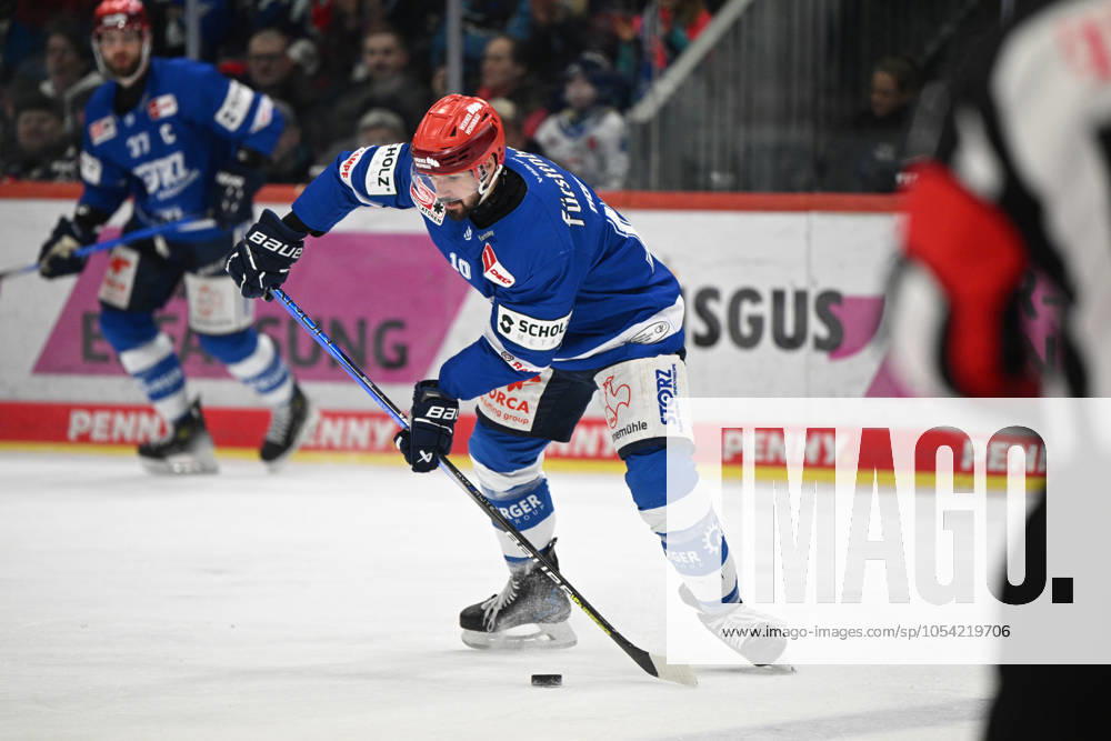 Mirko Hoefflin Schwenninger Wild Wings 10 Schwenninger Wild Wings vs Straubing Tigers, Ice Hockey, DEL, Matchday 19, Season 2024 2025, 24 11 2024 Schwenninger Wild Wings vs Straubing Tigers, Ice Hockey, DEL, Penny DEL, Matchday 19, Season 2024 2025, 24 11 2024 Schwenningen