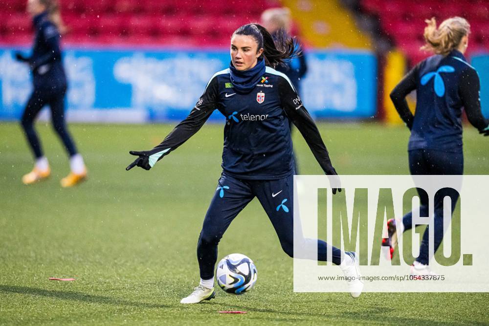 Ingrid Syrstad Engen of the Norwegian women s national football team during a training session on November 28, 2024 in Larne Photo Marius Simensen BILDBYRAN COP 238 bbeng dam football fotball fotboll norge norway practice soccer training trening träning uefa women s euro qualifier