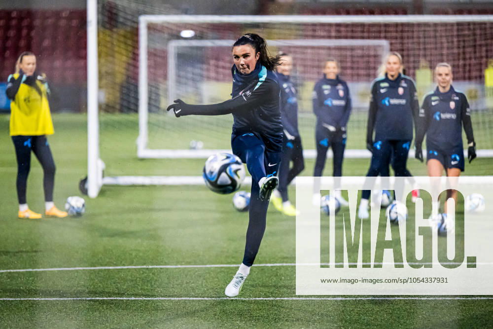 Ingrid Syrstad Engen of the Norwegian women s national football team during a training session on November 28, 2024 in Larne Photo Marius Simensen BILDBYRAN COP 238 bbeng dam football fotball fotboll norge norway practice soccer training trening träning uefa women s euro qualifier