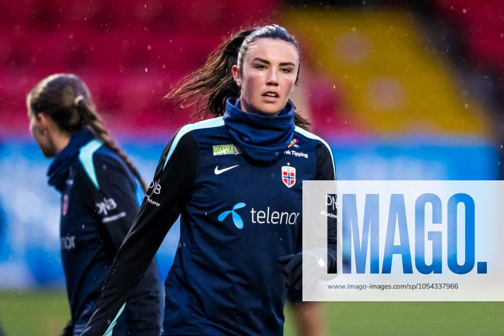 Ingrid Syrstad Engen of the Norwegian women s national football team during a training session on November 28, 2024 in Larne Photo Marius Simensen BILDBYRAN COP 238 bbeng dam football fotball fotboll norge norway practice soccer training trening träning uefa women s euro qualifier
