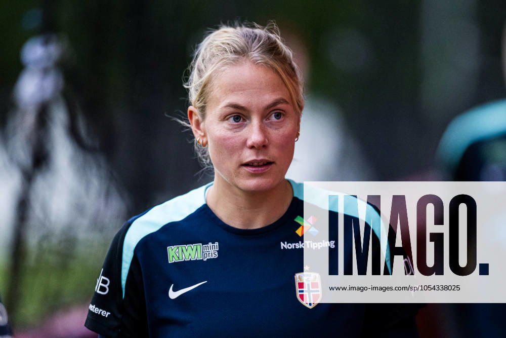 Guro Bergsvand of the Norwegian women s national football team during a training session on November 28, 2024 in Larne Photo Marius Simensen BILDBYRAN COP 238 bbeng dam football fotball fotboll norge norway practice soccer training trening träning uefa women s euro qualifier