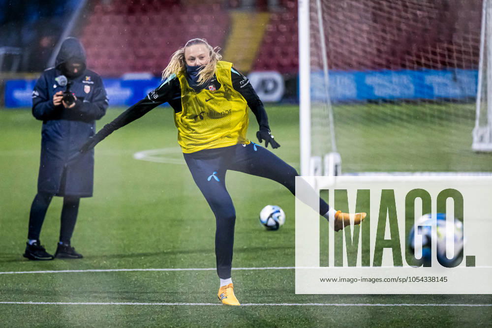 Synne Jensen of the Norwegian women s national football team during a training session on November 28, 2024 in Larne Photo Marius Simensen BILDBYRAN COP 238 bbeng dam football fotball fotboll norge norway practice soccer training trening träning uefa women s euro qualifier