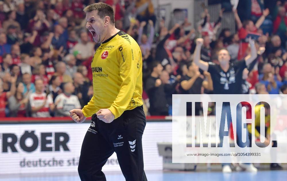 Cheers for Nebojsa Simic Goalkeeper MT Melsungen 16 , GER, MT Melsungen SG Flensburg Handewitt, Handball, 1 Bundesliga, Matchday 12, Season 2024 2025, 29 11 2024, GER, MT Melsungen SG Flensburg Handewitt, Handball, 1 Bundesliga, Matchday 12, Season 2024 2025, 29 11 2024 Kassel