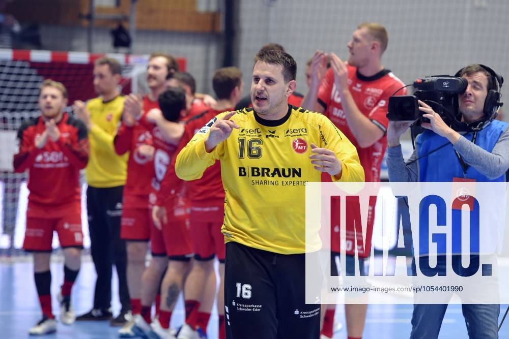 Cheers, joy after the victory Nebojsa Simic Goalkeeper MT Melsungen 16 in front , GER, MT Melsungen SG Flensburg Handewitt, Handball, 1 Bundesliga, Matchday 12, Season 2024 2025, 29 11 2024, GER, MT Melsungen SG Flensburg Handewitt, Handball, 1 Bundesliga, Matchday 12, Season 2024 2025, 29 11 2024 Kassel