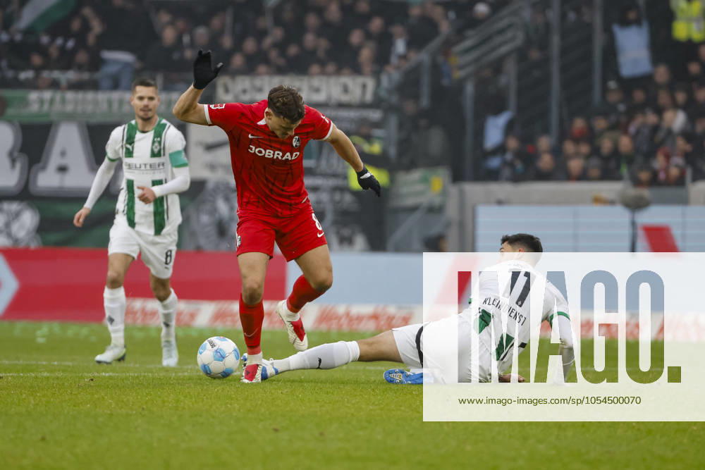Maximilian Eggestein SC Freiburg, 08 and Tim Kleindienst Borussia Mönchengladbach, 11 in duel , Soccer, 1 Bundesliga, Matchday 12, 2024 2025, SC Freiburg vs Borussia Mönchengladbach, 30 11 2024, Europa Park Stadion, Freiburg im Breisgau, Germany DFL REGULATIONS PROHIBIT ANY USE OF PHOTOGRAPHS AS IMAGE SEQUENCES AND OR QUASI VIDEO Freiburg im Breisgau Europa Park Stadion Baden Wuerttemberg Germany