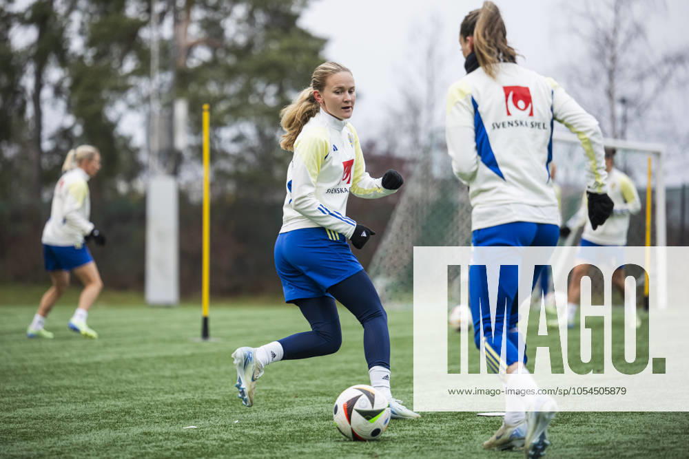 Matilda Vinberg of the Swedish women s national football team during a training session on December 1, 2024 in Stockholm Photo Jonathan Näckstrand BILDBYRAN COP 94 JN0186 fotboll football soccer fotball em kval kval uefa womens euro qualifier qualifier träning practice training sverige sweden dam bbeng