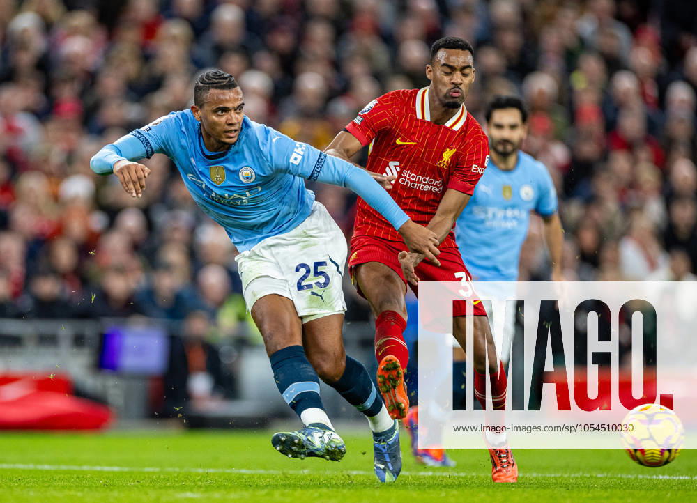 Football - FA Premier League - Liverpool FC v Manchester City FC LIVERPOOL, ENGLAND - Sunday, December 1, 2024: Manchester City s Manuel Akanji (L) is challenged by Liverpool s Ryan Gravenberch during the FA Premier League match between Liverpool FC and Manchester City FC at Anfield. (Photo by David Rawcliffe Propaganda) LIVERPOOL Anfield MERSEYSIDE ENGLAND