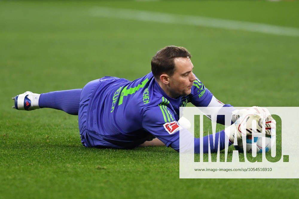 Goalkeeper Manuel Neuer FC Bayern Muenchen in action, on the ball, individual action during the Bundesliga 1 match between Borussia Dortmund and FC Bayern Munich, SIGNAL IDUNA PARK on November 30, 2024 in Dortmund, Germany Germany Photo by Ralf Treese DeFodi Images Goalkeeper Manuel Neuer FC Bayern Muenchen controls the ball during the Bundesliga match between Borussia Dortmund and FC Bayern München at Signal Iduna Park on November 30, 2024 in Dortmund, Germany Photo by Ralf Treese DeFodi Images DFL regulations prohibit any use of photographs as image sequences and or quasi video Defodi 521 BVBFCB20241130 080 Defodi-521 DFL regulations prohibit any use of photographs as image sequences and or quasi-video.