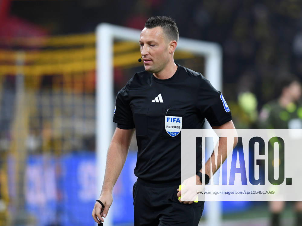 Referee Sven Jablonski looks on during the Bundesliga match between Borussia Dortmund and FC Bayern München, SIGNAL IDUNA PARK on November 30, 2024 in Dortmund, Germany Photo by Ralf Treese DeFodi Images Referee Sven Jablonski looks on during the Bundesliga match between Borussia Dortmund and FC Bayern München at Signal Iduna Park on November 30, 2024 in Dortmund, Germany Photo by Ralf Treese DeFodi Images DFL regulations prohibit any use of photographs as image sequences and or quasi video Defodi 521 BVBFCB20241130 112 Defodi-521 DFL regulations prohibit any use of photographs as image sequences and or quasi-video.
