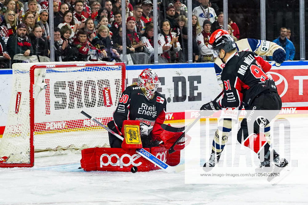 Ice Hockey Penny DEL 22 Matchday Cologne Sharks Schwenninger Wild Wings on 01 12 2024 at the Lanxess Arena in Cologne Mirko Pantkowski Cologne , left Moritz Müller Cologne , right According to the regulations of the DEL German Ice Hockey League, the publication and further use of the recordings in electronic media and end devices of all kinds during the ongoing game is not permitted