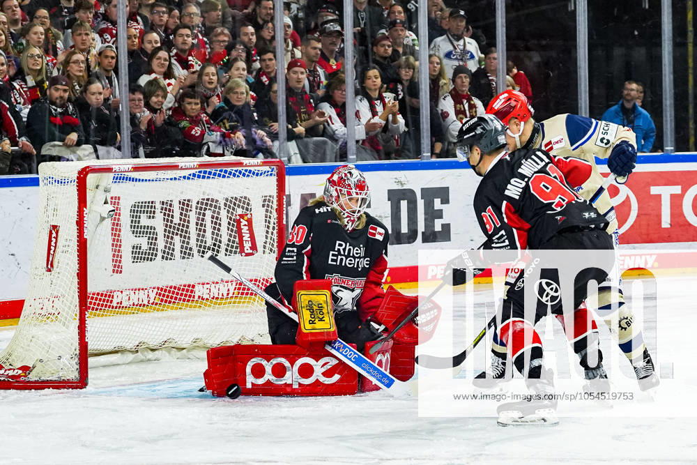 Ice Hockey Penny DEL 22 Matchday Cologne Sharks Schwenninger Wild Wings on 01 12 2024 at the Lanxess Arena in Cologne Mirko Pantkowski Cologne , left Moritz Müller Cologne , right According to the regulations of the DEL German Ice Hockey League, the publication and further use of the recordings in electronic media and end devices of all kinds during the ongoing game is not permitted