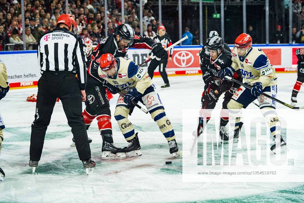 Ice Hockey Penny DEL 22 Matchday Cologne Sharks Schwenninger Wild Wings on 01 12 2024 at the Lanxess Arena in Cologne f l n r , Alexandre Grenier Cologne , Tylor Spink Schwenningen , Tim Wohlgemuth Cologne , Phil Hungerecker Schwenningen According to the regulations of the DEL German Ice Hockey League, the publication and further use of the recordings in electronic media and end devices of all kinds during the ongoing game is not permitted