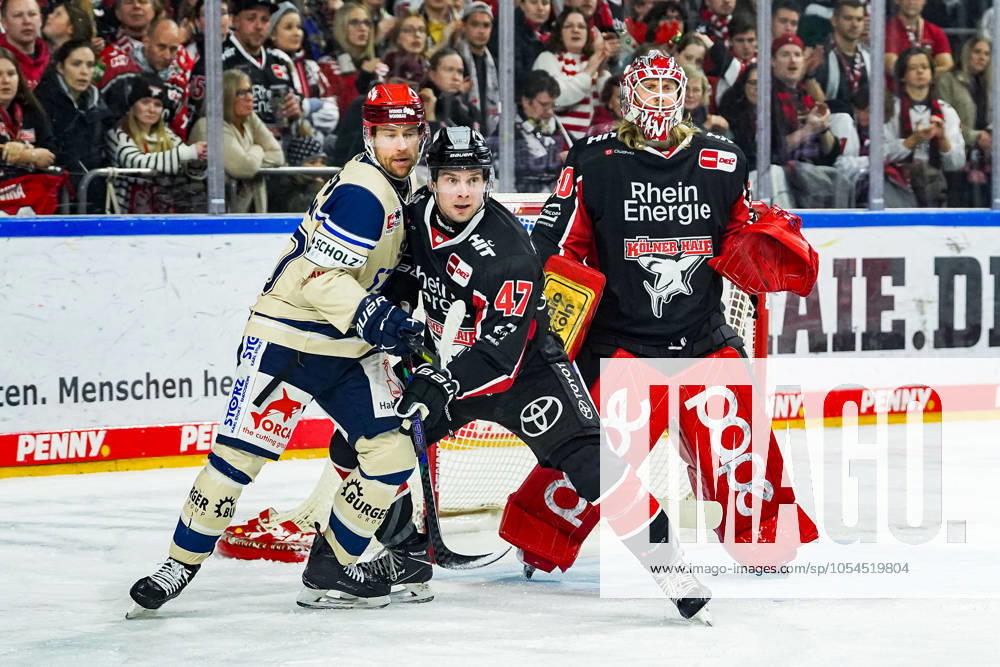 Ice Hockey Penny DEL 22 Matchday Cologne Sharks Schwenninger Wild Wings on 01 12 2024 at the Lanxess Arena in Cologne Tylor Spink Schwenningen , left Veli Matti Vittasmäki Cologne , center Mirko Pantkowski Cologne , right According to the regulations of the DEL German Ice Hockey League, the publication and further use of the recordings in electronic media and end devices of all kinds during the ongoing game is not permitted