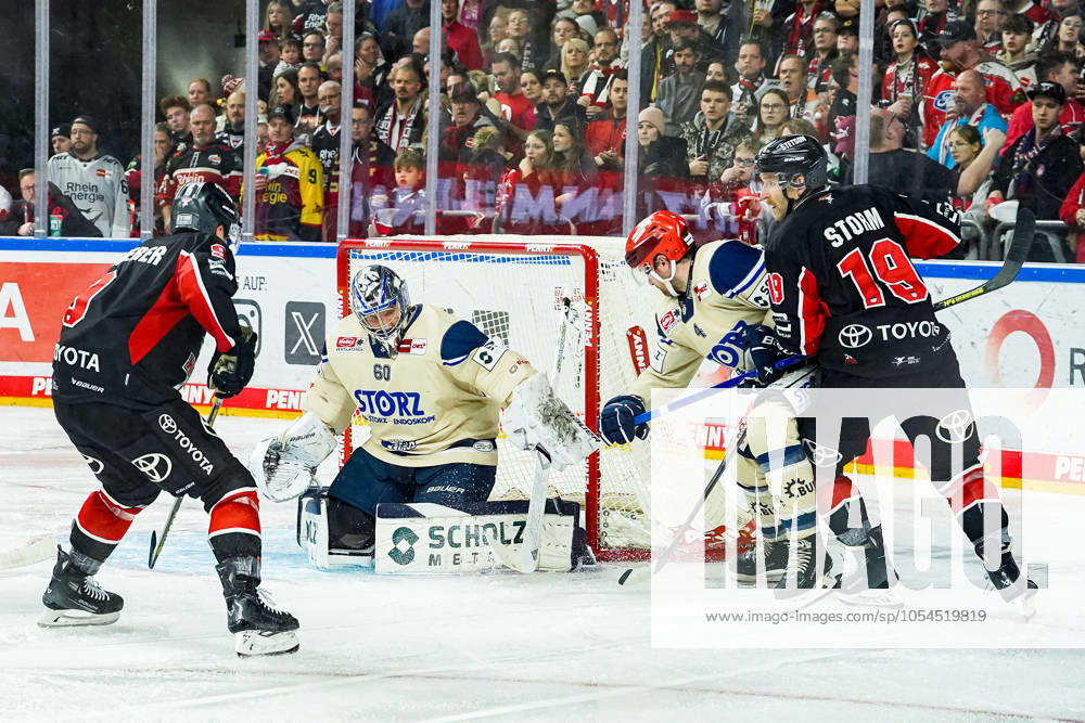 Ice Hockey Penny DEL 22 Matchday Cologne Sharks Schwenninger Wild Wings on 01 12 2024 at the Lanxess Arena in Cologne f l n r , Maximilian Kammerer Cologne , Joacim Eriksson Schwenningen , Jordan Murray Schwenningen , Frederik Storm Cologne According to the regulations of the DEL German Ice Hockey League, the publication and further use of the recordings in electronic media and end devices of all kinds during the ongoing game is not permitted
