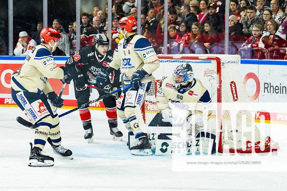 Ice Hockey Penny DEL 22 Matchday Cologne Sharks Schwenninger Wild Wings on 01 12 2024 at the Lanxess Arena in Cologne Tim Wohlgemuth Cologne , left Daryl Boyle Schwenningen , center Joacim Eriksson Schwenningen , right According to the regulations of the DEL German Ice Hockey League, the publication and further use of the recordings in electronic media and end devices of all kinds during the ongoing game is not permitted