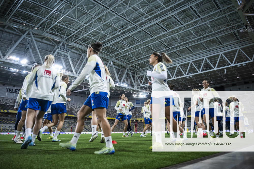 Players of the Swedish women s national football team during a training session on December 2, 2024 in Stockholm Photo Maxim ThorÃ BILDBYRAN code MT MT0701 fotboll football soccer fotball em kval kval uefa womens euro qualifier qualifier träning practice training sverige sweden dam bbeng