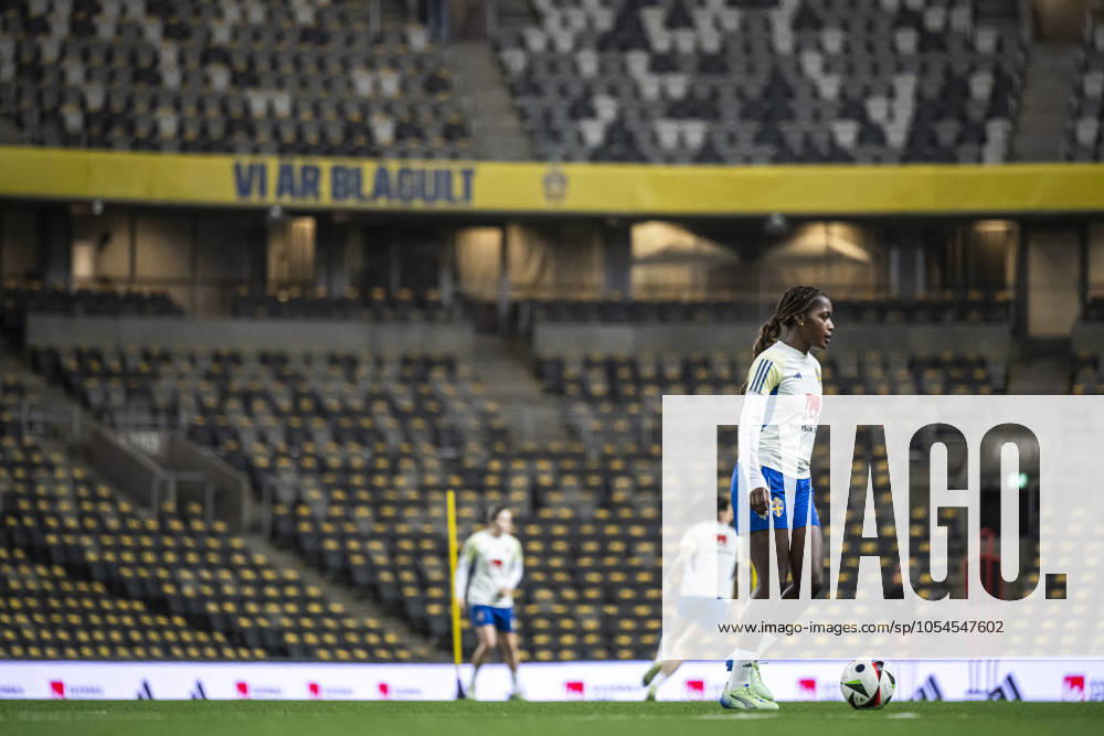 Evelyn Ijeh of the Swedish women s national football team during a training session on December 2, 2024 in Stockholm Photo Maxim Thorà BILDBYRAN code MT MT0701 fotboll football soccer fotball em kval kval uefa womens euro qualifier qualifier träning practice training sverige sweden dam bbeng