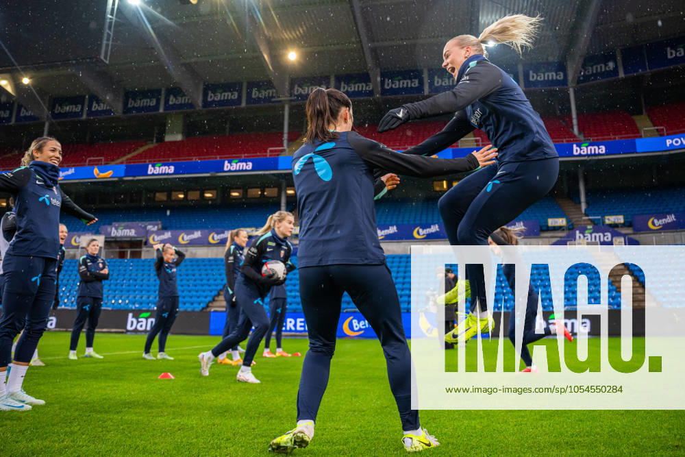 Cathinka Tandberg of the Norwegian women s national football team during a training session on December 2, 2024 in Oslo Photo Vegard Grott BILDBYRAN kod VG VG0699 bbeng fotboll football soccer fotball norge norway women dam uefa euro qualifier em kvalifisering kvinner em kvalik em kval träning practice training trening