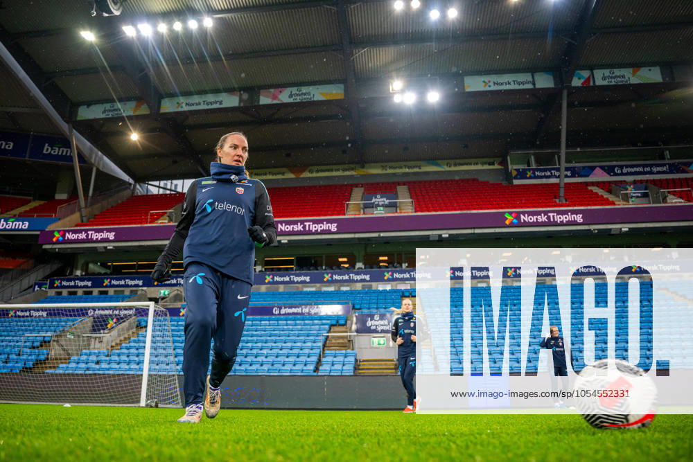 Marit Bratberg Lund of the Norwegian women s national football team during a training session on December 2, 2024 in Oslo Photo Vegard Grott BILDBYRAN kod VG VG0699 bbeng fotboll football soccer fotball norge norway women dam uefa euro qualifier em kvalifisering kvinner em kvalik em kval träning practice training trening