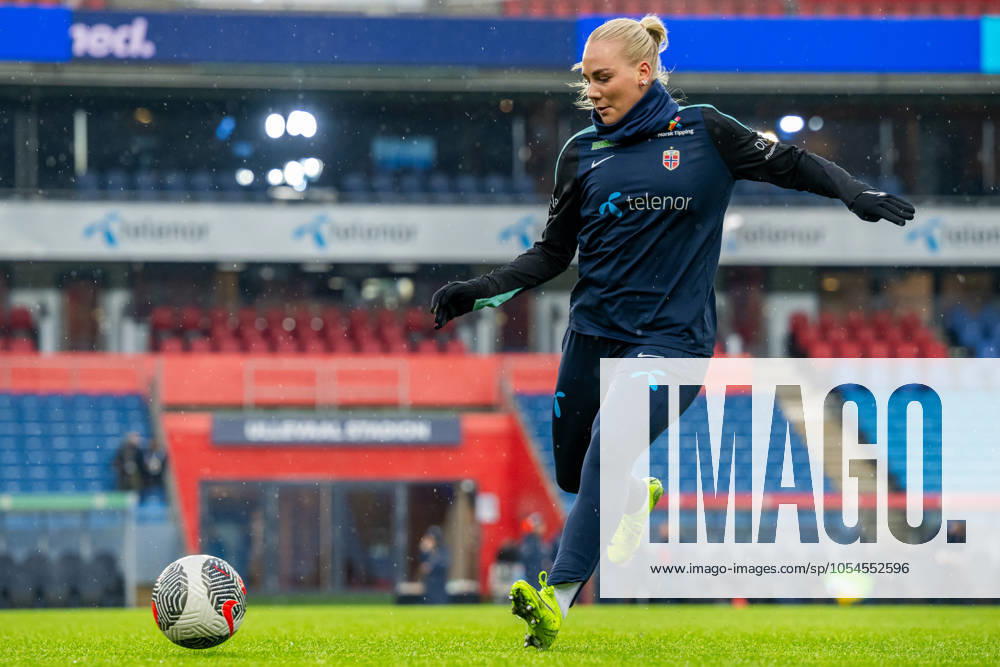 Cathinka Tandberg of the Norwegian women s national football team during a training session on December 2, 2024 in Oslo Photo Vegard Grott BILDBYRAN kod VG VG0699 bbeng fotboll football soccer fotball norge norway women dam uefa euro qualifier em kvalifisering kvinner em kvalik em kval träning practice training trening
