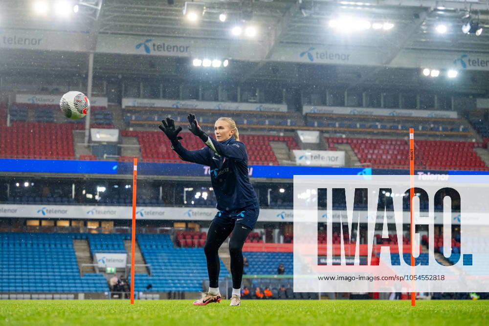 Goalkeeper Selma Panengstuen of the Norwegian women s national football team during a training session on December 2, 2024 in Oslo Photo Vegard Grott BILDBYRAN kod VG VG0699 bbeng fotboll football soccer fotball norge norway women dam uefa euro qualifier em kvalifisering kvinner em kvalik em kval träning practice training trening