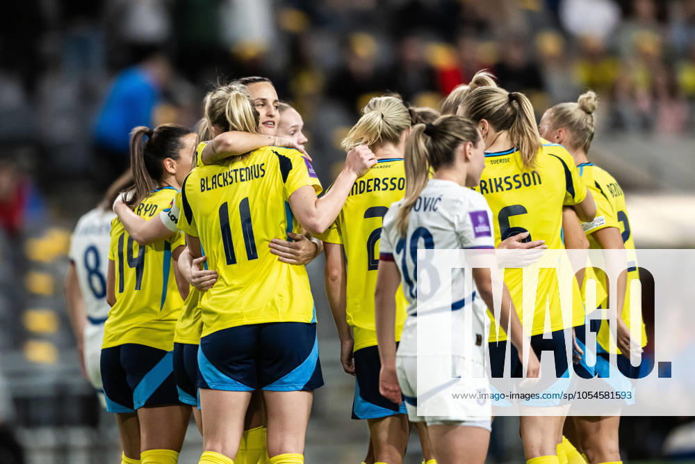 Stina Blackstenius of Sweden celebrates with Nathalie Björn after 4 0 during the UEFA Women s Euro Qualifier play off football match between Sweden and Serbia on December 3, 2024 in Stockholm Photo Emma Wallskog BILDBYRAN COP 320 JM0616 bbeng fotboll football soccer fotball em kval kval uefa womens euro qualifier play off sverige sweden serbien serbia dam jubel