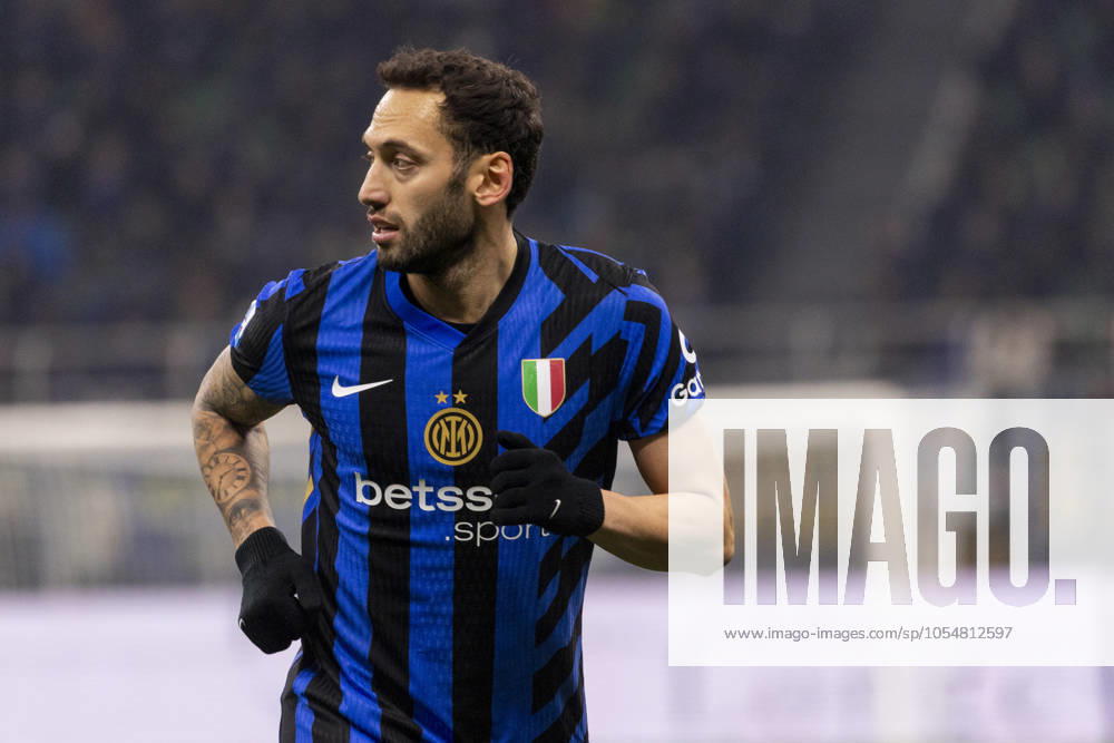 FC Internazionale V Parma Calcio - Serie A Hakan Calhanoglu plays during the Serie A match between FC Internazionale and Parma Calcio at Stadio Giuseppe Meazza in Milano, Italy, on December 6, 2024. Milano Milano Italy