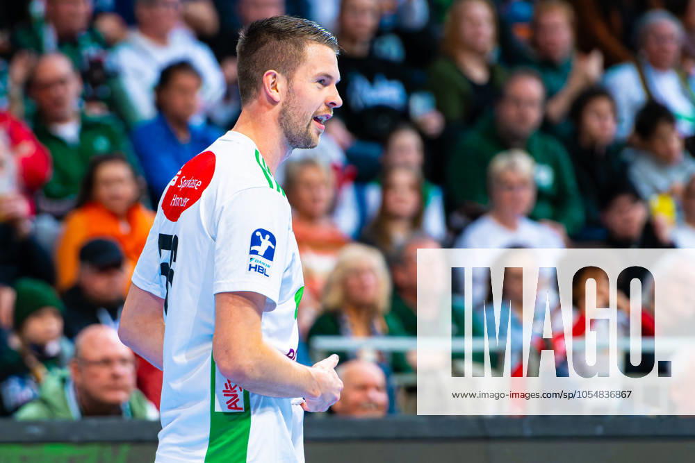 Hannes Feise TSV Hannover Burgdorf, No. 56 v l , TSV Hannover Burgdorf white against Rhein Neckar Löwen orange on matchday 13 of the 2024 2025 season in the DAIKIN Handball Bundesliga 06 12 2024, ZAG Arena Hannover, GER ,