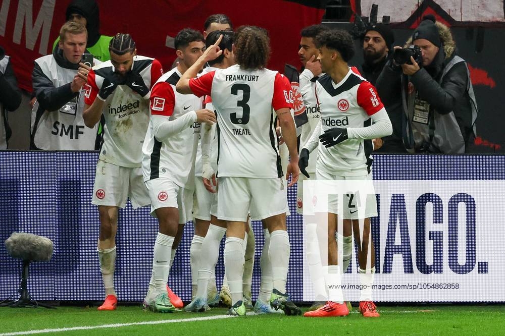 The team celebrates the goal of Hugo Ekitike 11 Eintracht Frankfurt to 1 0, Eintracht Frankfurt vs FC Augsburg, Fußball, 1 Bundesliga, 13 Spieltag, 07 12 2024 DFB regulations prohibit any use of photographs as image sequences and or quasi video Frankfurt Hessen Germany