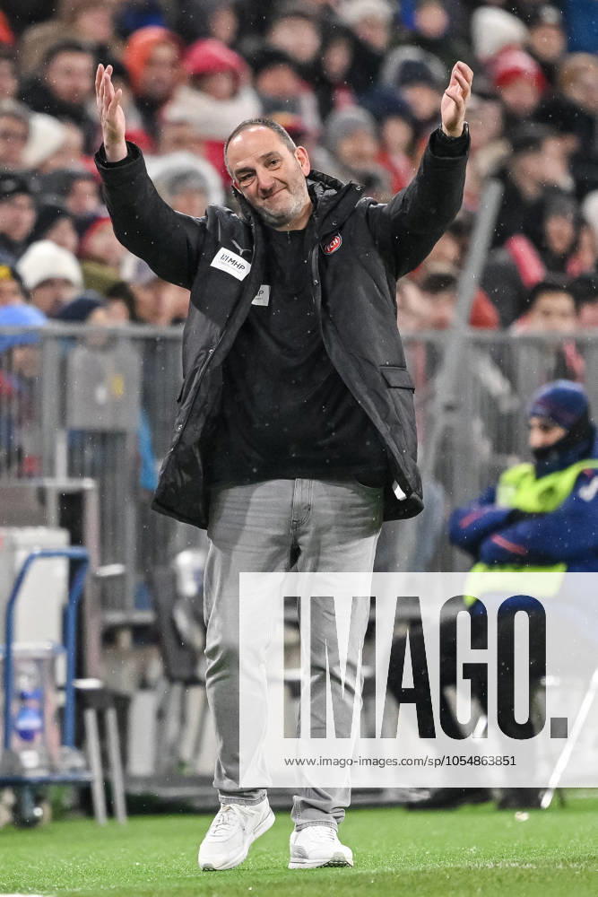 Coach Frank Schmidt 1 FC Heidenheim gestures during the Bundesliga match between FC Bayern München and 1 FC Heidenheim 1846 at Allianz Arena on December 07, 2024 in Munich, Germany, Germany Photo by Harry Langer DeFodi Images Coach Frank Schmidt 1 FC Heidenheim gestures during the Bundesliga match between FC Bayern München and 1 FC Heidenheim 1846 at Allianz Arena on December 7, 2024 in Munich, Germany Photo by Harry Langer DeFodi Images DFL regulations prohibit any use of photographs as image sequences and or quasi video Defodi 541 FCBFCH20241207 067 Defodi-541 DFL regulations prohibit any use of photographs as image sequences and or quasi-video.