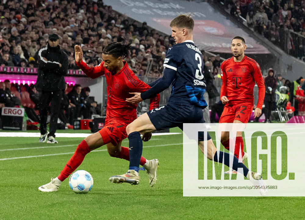 Fight for the ball duel between Michael Olise FC Bayern Muenchen, 17 and Jan Schoeppner 1 FC Heidenheim 1846, 3 GER, FC Bayern Muenchen vs 1 FC Heidenheim 1846, Football, Bundesliga, Matchday 13, Season 2024 2025, 07 12 2024 GER, FC Bayern Muenchen vs 1 FC Heidenheim 1846, Football, Bundesliga, Matchday 13, Season 2024 2025, 07 12 2024 Muenchen