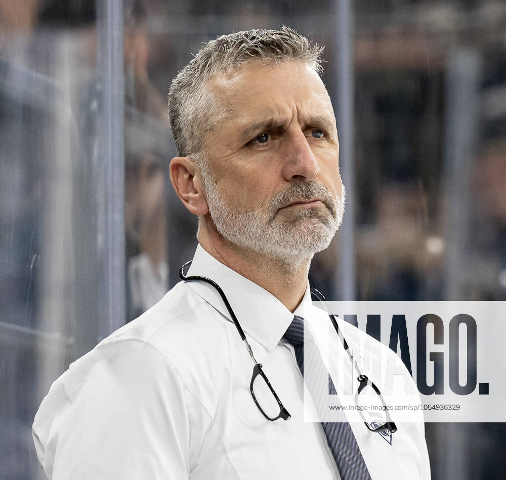 Mark French Head Coach, ERC Ingolstadt Panther GER, EHC Red Bull Muenchen vs ERC Ingolstadt, Ice Hockey, DEL, Matchday 24, Season 2024 2025, 08 12 2024 GER, EHC Red Bull Muenchen vs ERC Ingolstadt, Ice Hockey, DEL, Matchday 24, Season 2024 2025, 08 12 2024 Muenchen