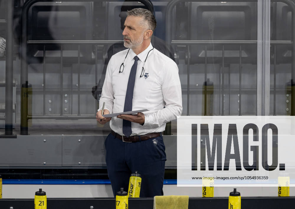 Mark French Head Coach, ERC Ingolstadt Panther watches the warm-up of his players GER, EHC Red Bull Muenchen vs ERC Ingolstadt, Ice Hockey, DEL, Matchday 24, Season 2024 2025, 08 12 2024 GER, EHC Red Bull Muenchen vs ERC Ingolstadt, Ice Hockey, DEL, Matchday 24, Season 2024 2025, 08 12 2024 Muenchen