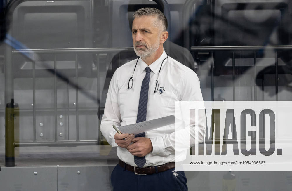Mark French Head Coach, ERC Ingolstadt Panther watches the warm-up of his players GER, EHC Red Bull Muenchen vs ERC Ingolstadt, Ice Hockey, DEL, Matchday 24, Season 2024 2025, 08 12 2024 GER, EHC Red Bull Muenchen vs ERC Ingolstadt, Ice Hockey, DEL, Matchday 24, Season 2024 2025, 08 12 2024 Muenchen