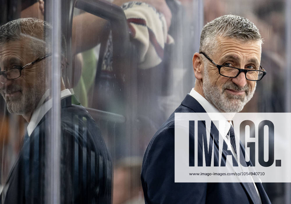 Mark French Head Coach, ERC Ingolstadt Panther with mirror image in plexiglass GER, EHC Red Bull Muenchen vs ERC Ingolstadt, Ice Hockey, DEL, Matchday 24, Season 2024 2025, 08 12 2024 GER, EHC Red Bull Muenchen vs ERC Ingolstadt, Ice Hockey, DEL, Matchday 24, Season 2024 2025, 08 12 2024 Muenchen