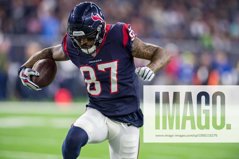 NFL, American Football Herren, USA 2018: Titans vs Texans NOV 26 November 26, 2018: Houston Texans wide receiver Demaryius Thomas (87) carries the ball during the 1st quarter of an NFL football game between the Tennessee Titans and the Houston Texans at NRG Stadium in Houston, TX. The Texans won the game 34 to 17...Trask Smith CSM Houston TX U.S.