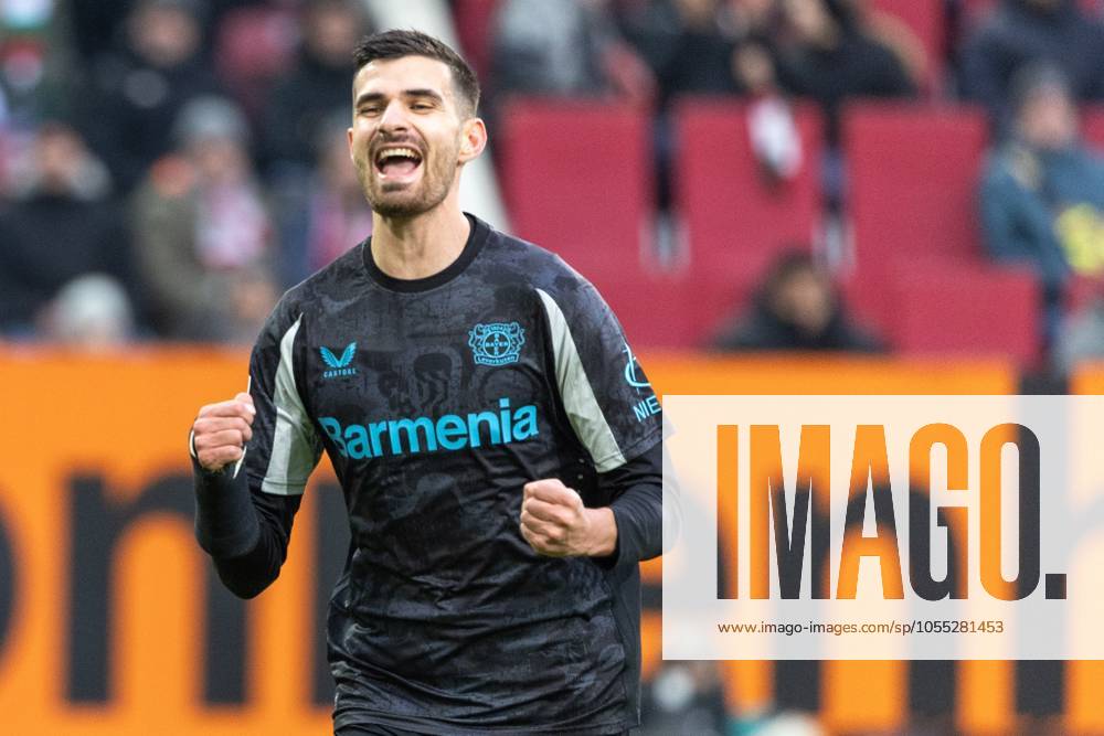 Goal celebration, cheers after his goal to 0 1 by Martin Terrier Bayer 04 Leverkusen , FC Augsburg vs Bayer 04 Leverkusen, Football, 1 Bundesliga, 14 Matchday, 14 12 2024 DFB regulations prohibit any use of photographs as image sequences and or quasi video Augsburg Bayern Germany