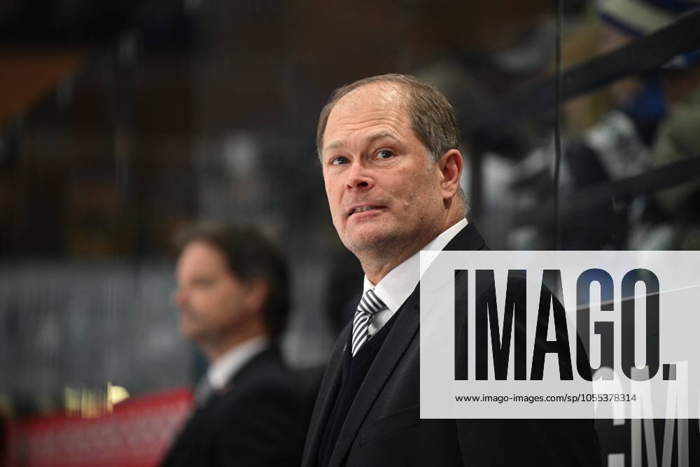 Steve Walker Schwenninger Wild Wings Head Coach Schwenninger Wild Wings vs Augsburger Panther, Ice Hockey, DEL, Matchday 26, Season 2024 2025, 15 12 2024 Schwenninger Wild Wings vs Augsburger Panther, Ice Hockey, DEL, Penny DEL, Matchday 26, Season 2024 2025, 15 12 2024 Schwenningen