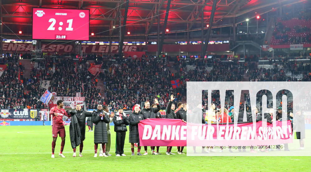 RB Leipzig Ð Frankfurt Bundesliga Leipzig, 15 12 2024, Red Bull Arena, Soccer Bundesliga, Matchday 14 , RB Leipzig vs SG Eintracht Frankfurt 2 1 1 1 , In the picture RB Leripzig final cheer Thanks to the fans for the support , Picture Point