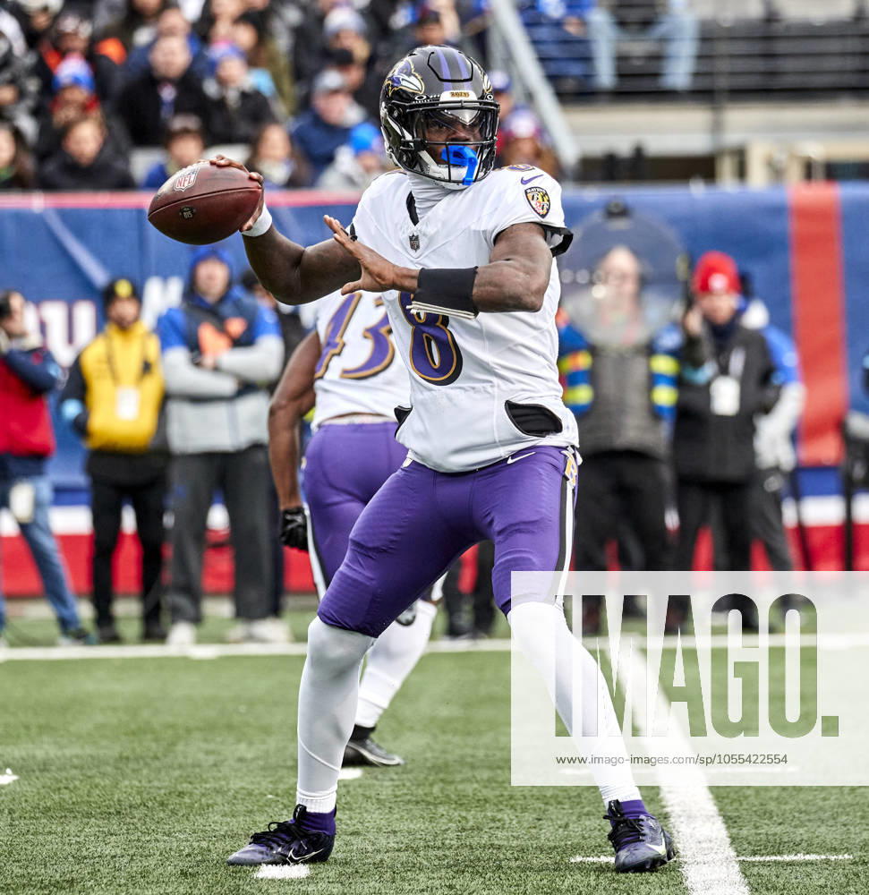 Baltimore Ravens quarterback Lamar Jackson (8) looks to pass against the New York Giants during a NFL, American Football Herren, USA game at MetLife Stadium in East Rutherford, New Jersey. CSM East Rutherford United States - ZUMAc04_ 20241215_zma_c04_126