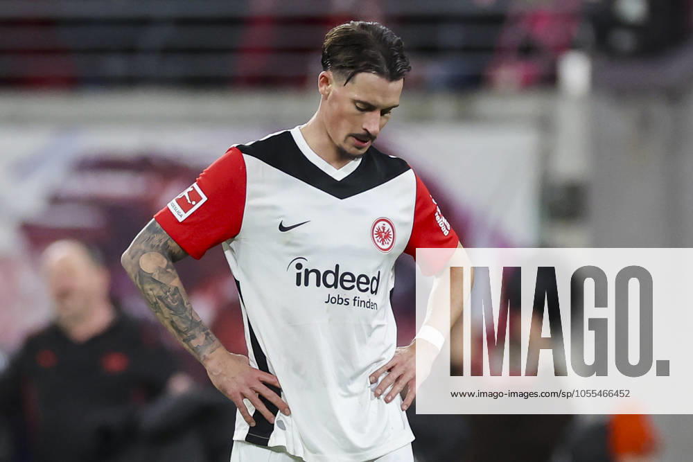 Robin Koch Eintracht Frankfurt looks dejected, Bundesliga, RB Leipzig v Eintracht Frankfurt, Red Bull Arena, December 15, 2024 in Leipzig, Germany Photo by Marco Steinbrenner DeFodi Images Robin Koch Eintracht Frankfurt looks dejected, Bundesliga, RB Leipzig v Eintracht Frankfurt, Red Bull Arena, December 15, 2024 in Leipzig, Germany Photo by Marco Steinbrenner DeFodi Images DFL regulations prohibit any use of photographs as image sequences and or quasi video Defodi 700 leipzig frank 20241215 163 Defodi-700 DFL regulations prohibit any use of photographs as image sequences and or quasi-video.