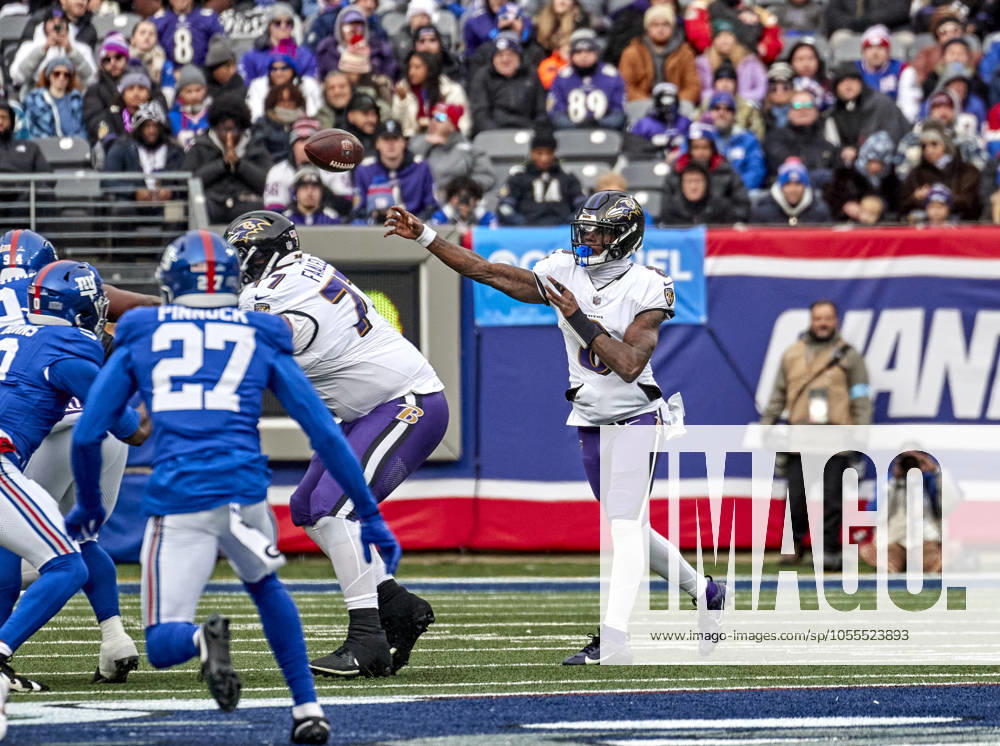 Baltimore Ravens quarterback Lamar Jackson (8) passes against the New York Giants during a NFL, American Football Herren, USA game at MetLife Stadium in East Rutherford, New Jersey. CSM East Rutherford United States - ZUMAc04_ 20241216_zma_c04_030