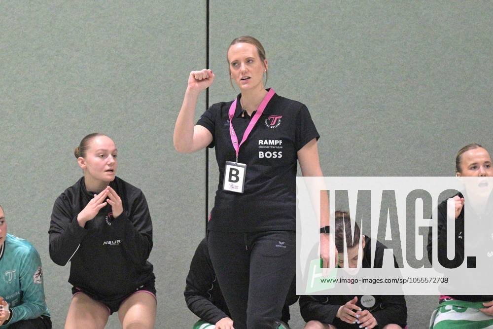 Miriam Hirsch TusSies Metzingen, Coach cheers for the first time TusSies Metzingen vs HSG Bensheim Auerbach, Handball, HBF, Test match, Season 2024 2025, 17 12 2024 TusSies Metzingen vs HSG Bensheim Auerbach, Handball, HBF, Test match, Season 2024 2025, 17 12 2024 Metzingen