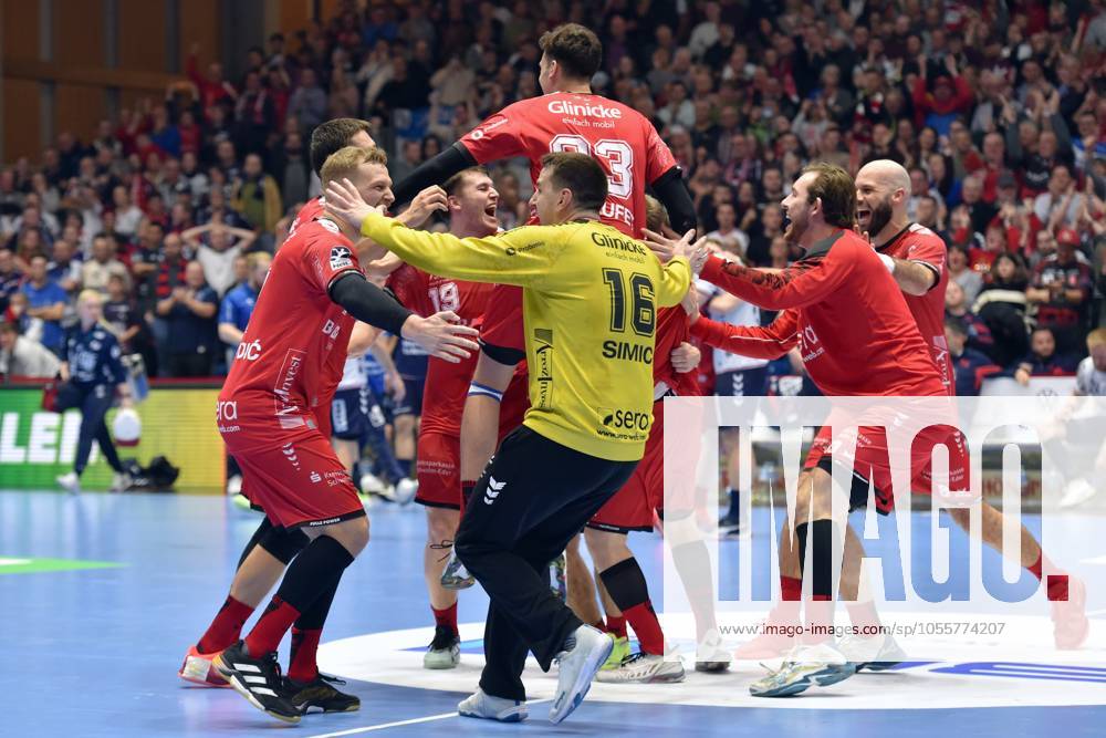 Cheers, joy after the victory Nebojsa Simic Goalkeeper MT Melsungen 16 , David Mandic MT Melsungen 7 L , Elvar Oern Jonsson MT Melsungen 19 MM , GER, MT Melsungen SG Flensburg Handewitt, Handball, DHB Pokal, Quarter-final, Season 2024 2025, 19 12 2024, GER, MT Melsungen SG Flensburg Handewitt, Handball, DHB Pokal, Quarter-final, Season 2024 2025, 19 12 2024 Kassel