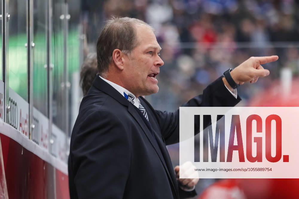 Steve Walker Schwenninger Wild Wings, Head Coach , GER, ERC Ingolstadt vs Schwenninger Wild Wings, Ice Hockey, Penny DEL, Matchday 28, Season 2024 2025, 20 12 2024, GER, ERC Ingolstadt vs Schwenninger Wild Wings, Ice Hockey, Penny DEL, Matchday 28, Season 2024 2025, 20 12 2024 Ingolstadt