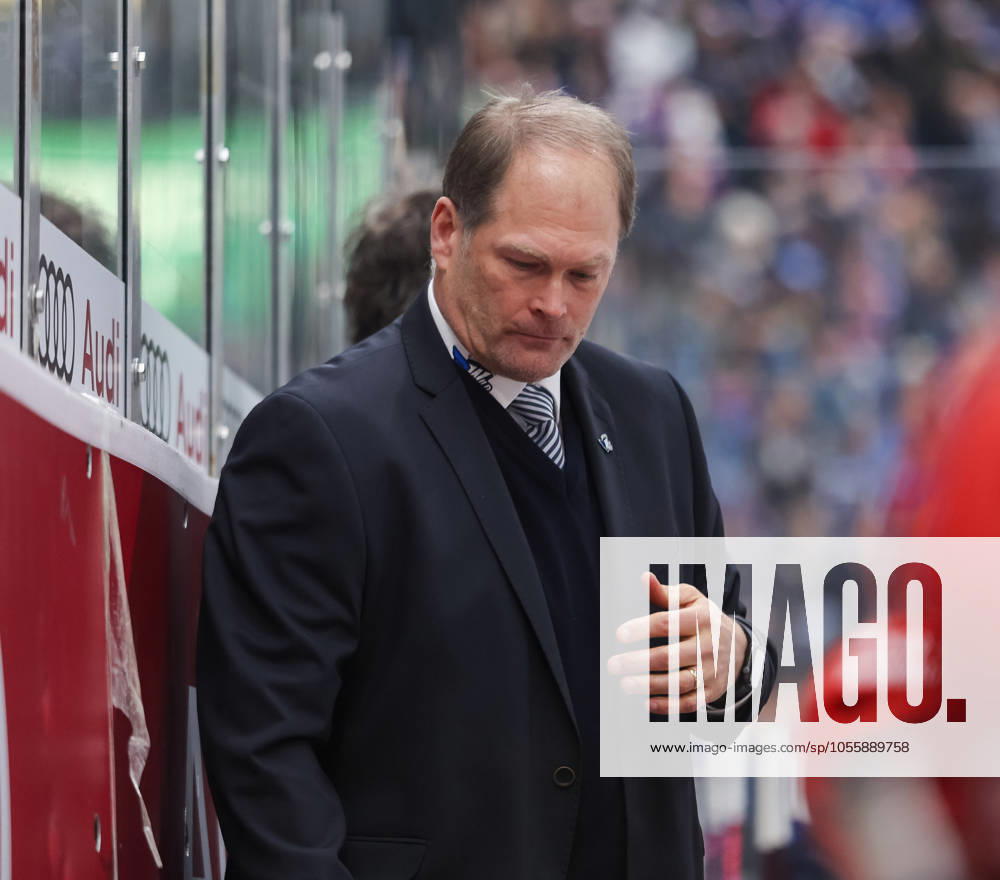 Steve Walker Schwenninger Wild Wings, Head Coach , GER, ERC Ingolstadt vs Schwenninger Wild Wings, Ice Hockey, Penny DEL, Matchday 28, Season 2024 2025, 20 12 2024, GER, ERC Ingolstadt vs Schwenninger Wild Wings, Ice Hockey, Penny DEL, Matchday 28, Season 2024 2025, 20 12 2024 Ingolstadt